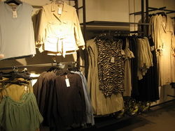 2009春夏女裝零售市場關(guān)鍵風(fēng)格掃描 時(shí)尚趨勢精選